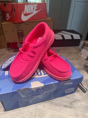 Hey Dude Kids Wally youth funk mono Slip-On Moccasins in Hot Pink